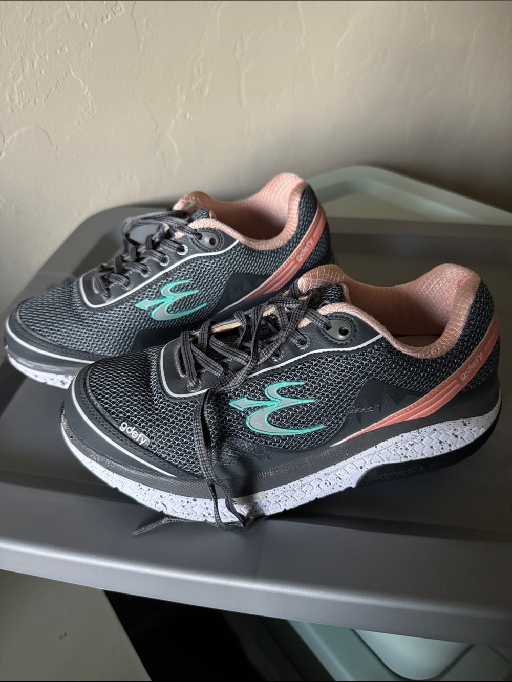 gdefy Mighty Walk sneakers